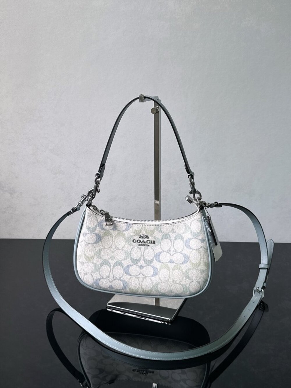💧Coach White Pastel Blue Signature Shoulder Bag Convertible Crossbody